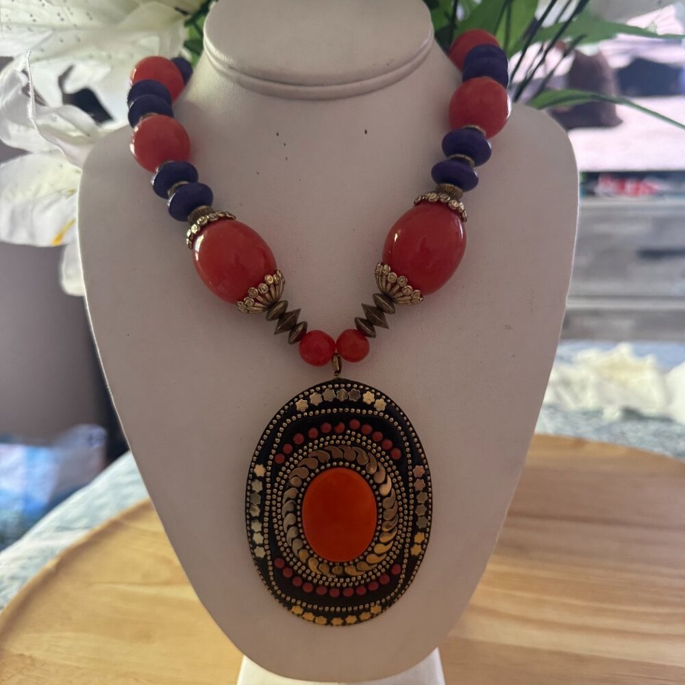 NYC STATMENT NECKLACE - Picture 2 of 5
